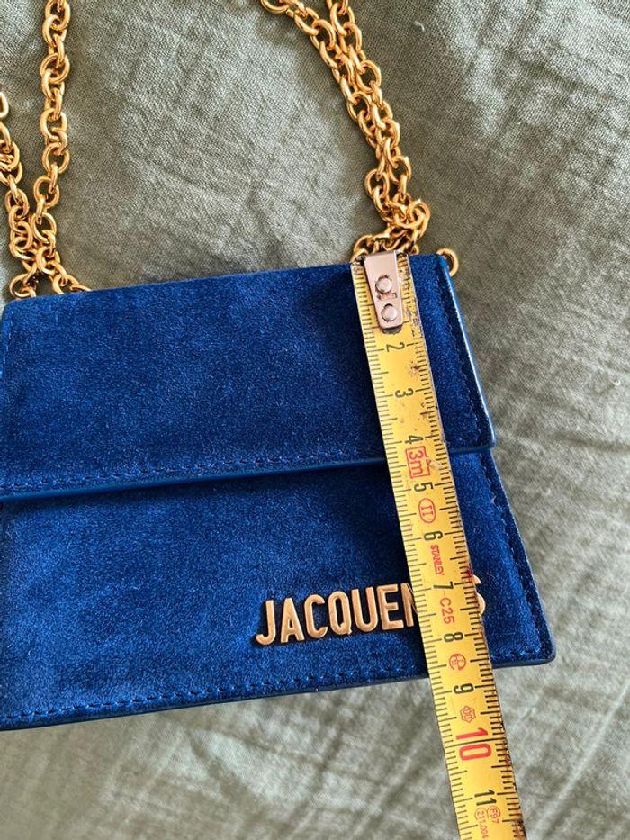 Sac Jacquemus en daim bleu électrique chaîne doré Le piccolo - photo numéro 15