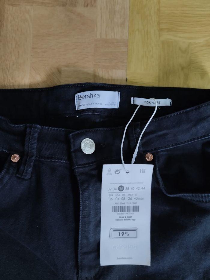 Pantalon en jean taille 36 tout neuf - photo numéro 3