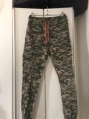 Pantalon cargo militaire  . 12 ans