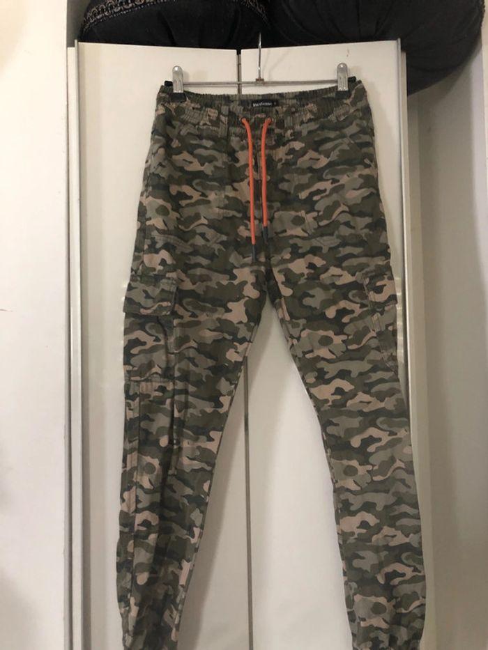 Pantalon cargo militaire  . 12 ans - photo numéro 1