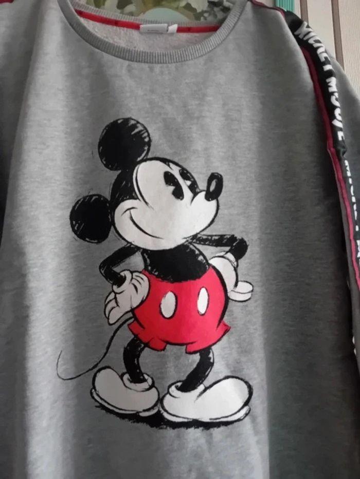 Sweat Mickey gris taille L de chez Disney - photo numéro 3