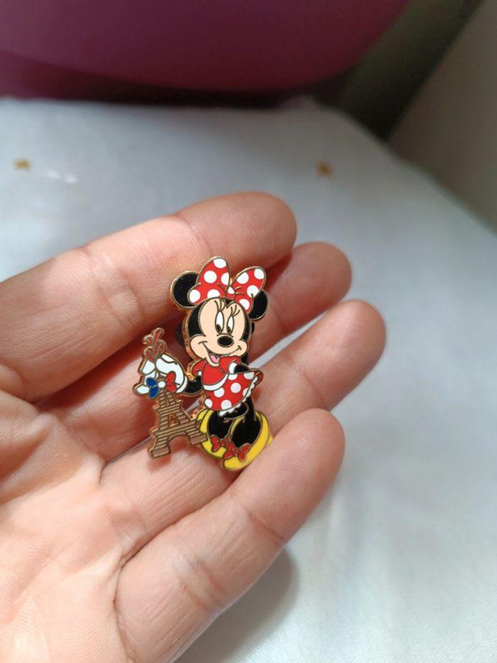 Pin's pins custom Minnie Mickey Disneyland Disney doré golden tour Eiffel tower robe rouge - photo numéro 5