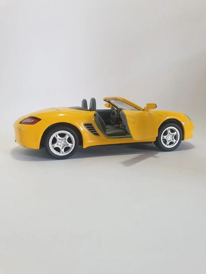 Kinsmart Porsche Boxster S Rétro Friction Jaune - 1/34 - photo numéro 7