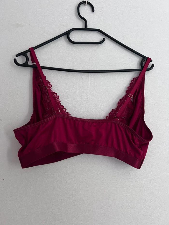 Soutien gorge rouge - photo numéro 4