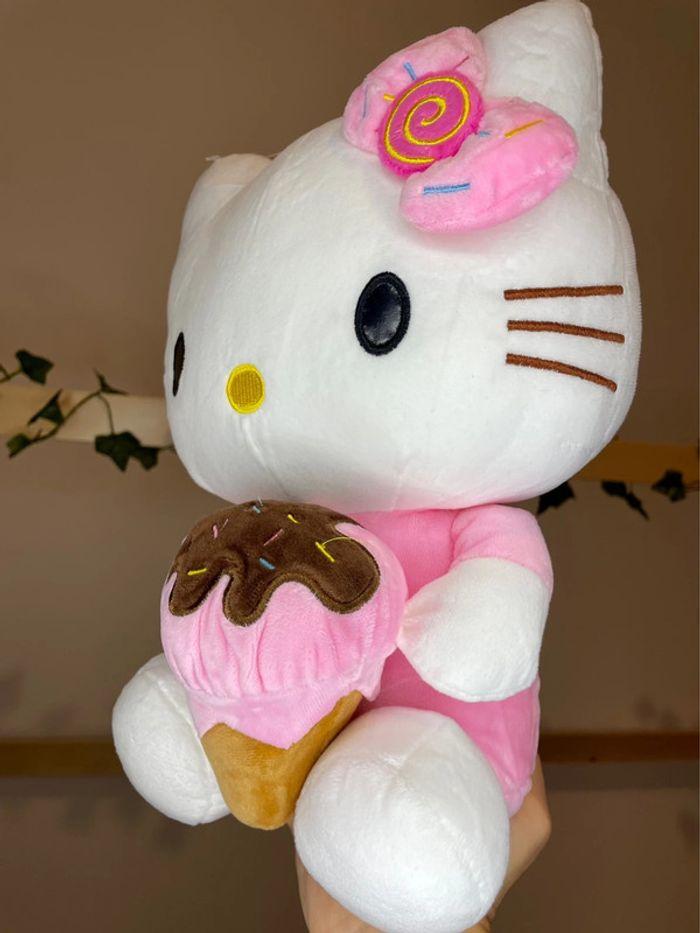 Peluche Hello Kitty avec sa Glace 🍦 - photo numéro 6