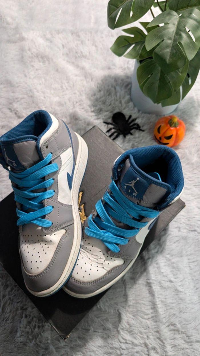 Nike Air Jordan 1 Mid - Taille 36.5 - Bleu Royal/Gris Clair - photo numéro 1