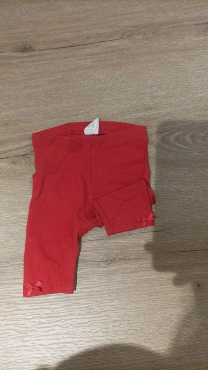 Legging rouge H&M 4/6 mois - photo numéro 2