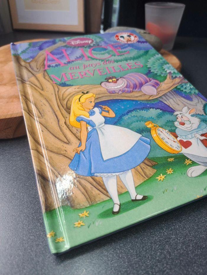 Livre Disney Alice au pays des merveilles collection Hachette - photo numéro 2