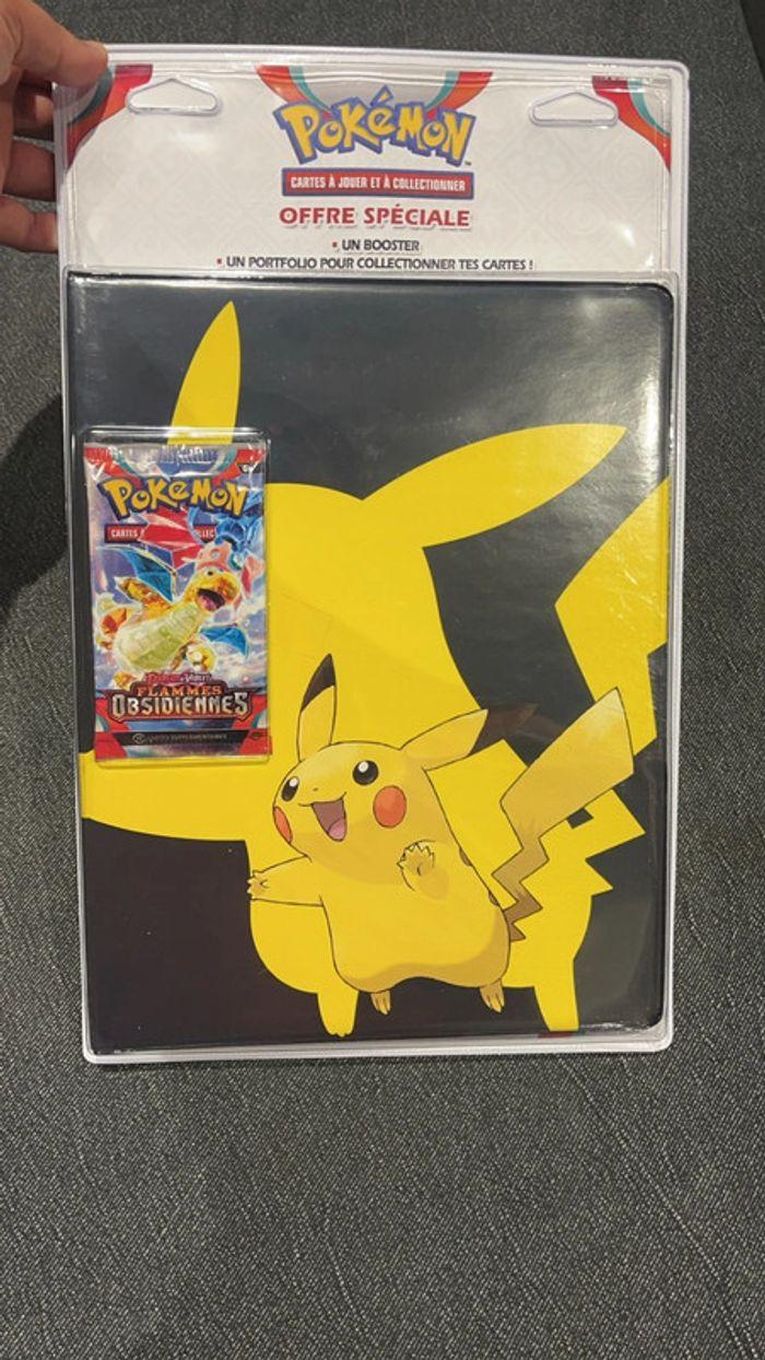 Porte folio classeur Pokémon pikachu flammes obsidiennes