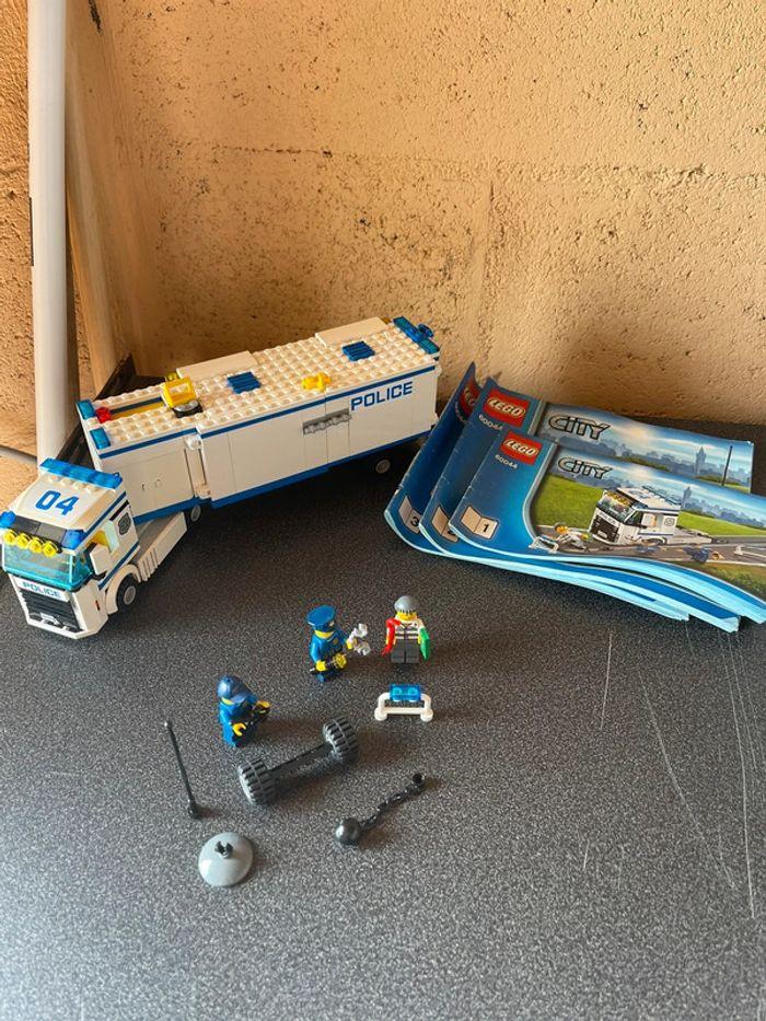 LEGO City - L'unité de police mobile - 60044 - photo numéro 1