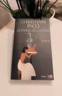 Livre La Pierre De Lumière Tome 4 - La Place De La Vérité - christian jacq tbe