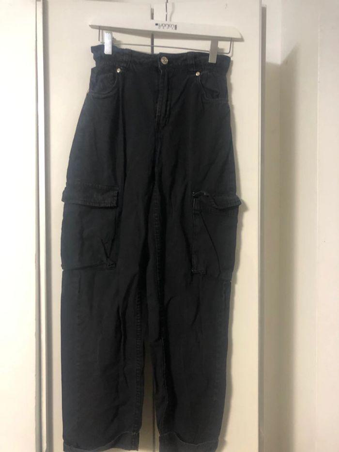 Pantalon cargo taille haute Bershka . Taille  36 - photo numéro 2