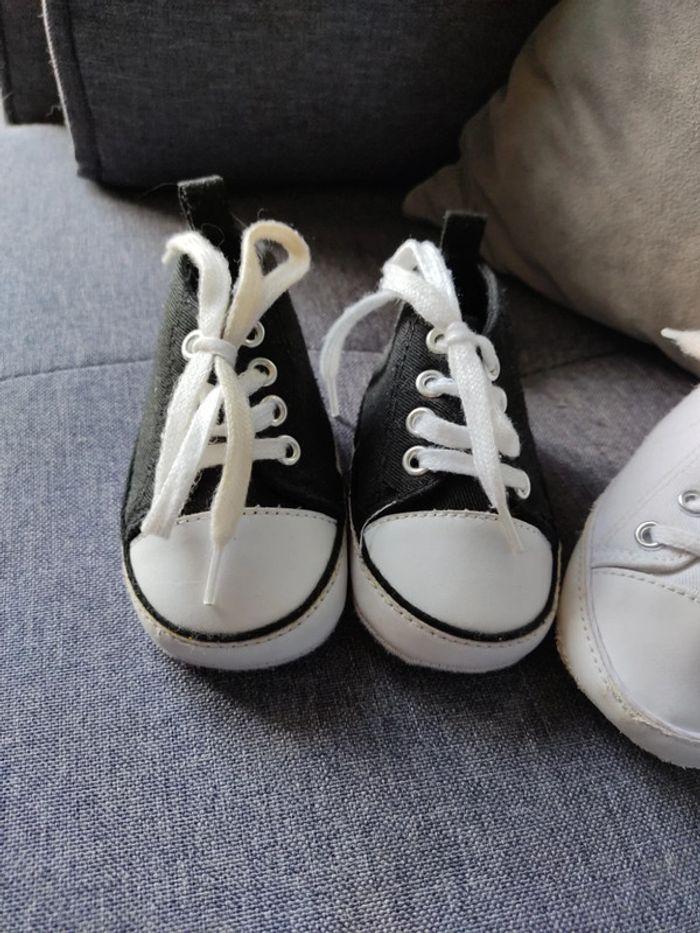 Lot 2 paires chaussures souples bébé 9/12 mois - photo numéro 2