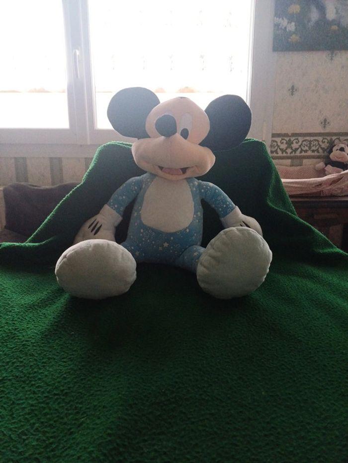 Grand Mickey peluche bleu - photo numéro 2