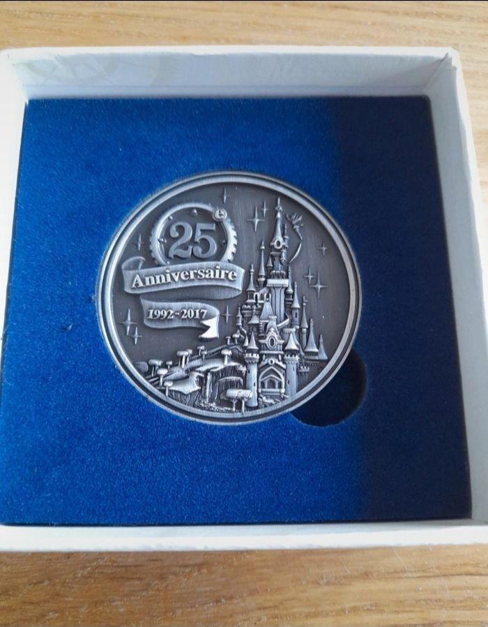 Médaille souvenir 25 ans Disneyland Paris - photo numéro 4