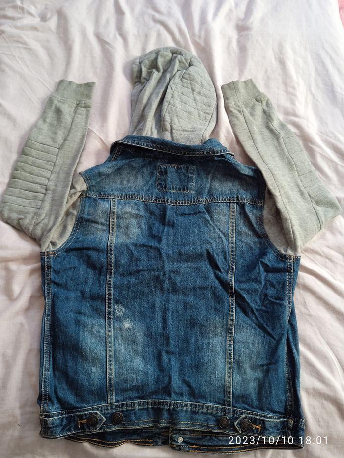 Veste en jeans à capuche " Zara" 13-14 ans - photo numéro 2