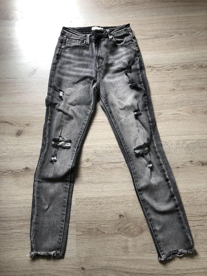 Pantalon gris troués