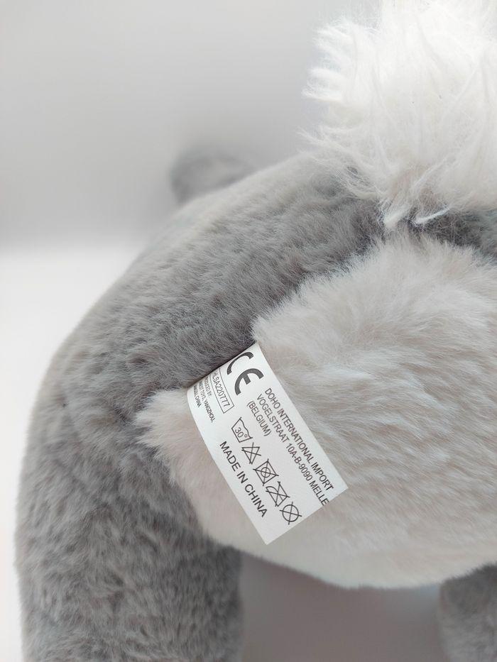 Peluche doudou lapin gris blanc et sa carotte 32 cm sans les oreilles DOHO international TTBE - photo numéro 5