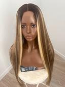 Perruque lace front longue et lisse