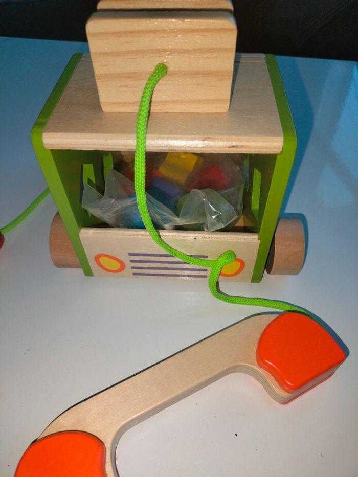 Téléphone en bois neuf pour enfant 3 ans - photo numéro 6