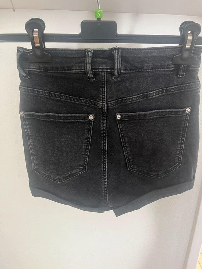 Short en jean noir - photo numéro 2