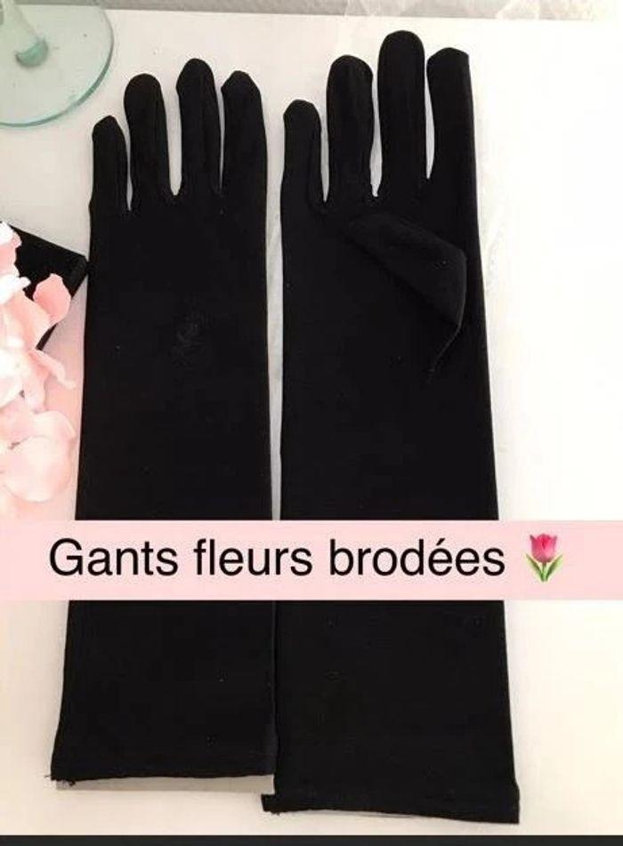 Gants fleur brodée simples 🌸 - photo numéro 1