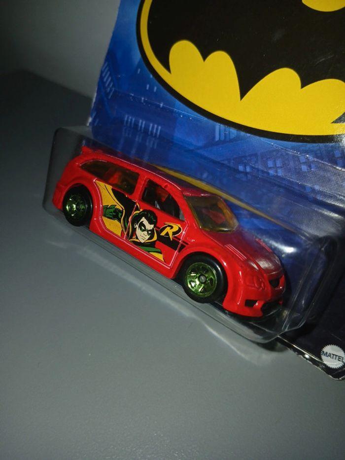 Voiture Hot-Wheels Batman Robin - photo numéro 3