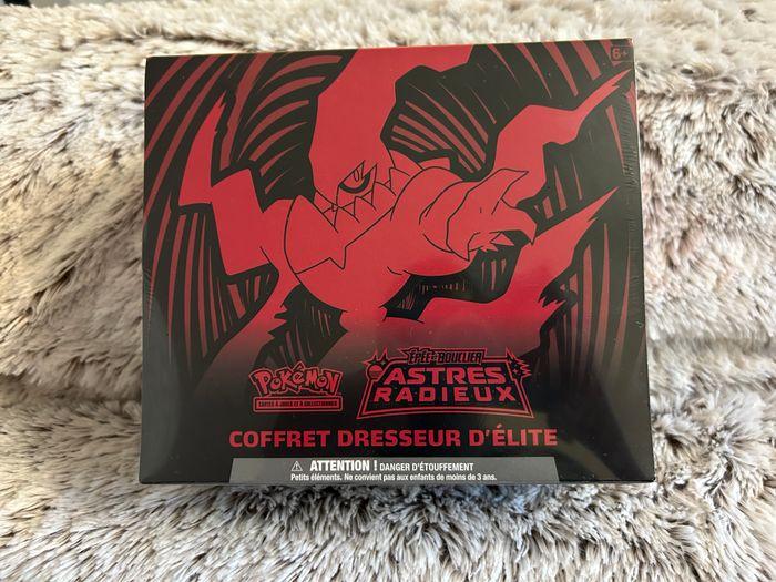 Coffret Pokémon Dresseur Élite Épée Bouclier Astres Radieux - photo numéro 1