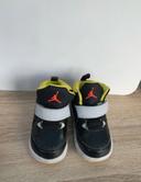 Chaussure Jordan taille 22