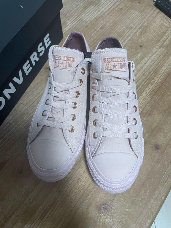 Converses roses en cuir suede taille 40 neuve avec étiquette et boîte - photo numéro 3