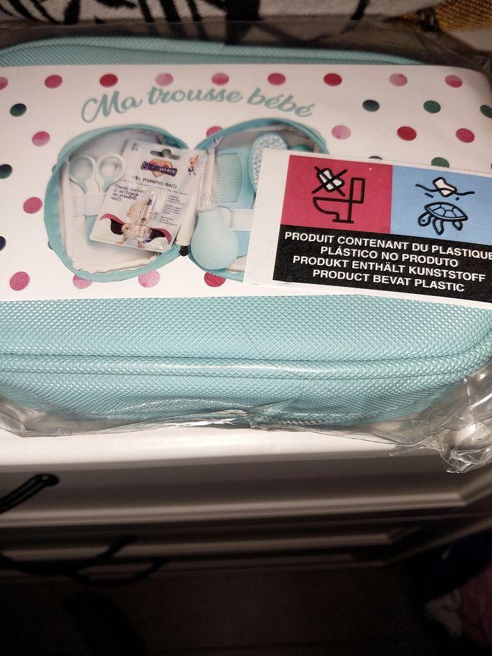 Trousse hygiène bébé - photo numéro 1