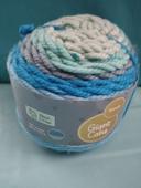 * 1 pelote bleu-gris Specials Giant cake par Alison & Mae