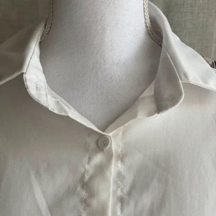 Chemise fine blanches avec motif sur les bras - photo numéro 4