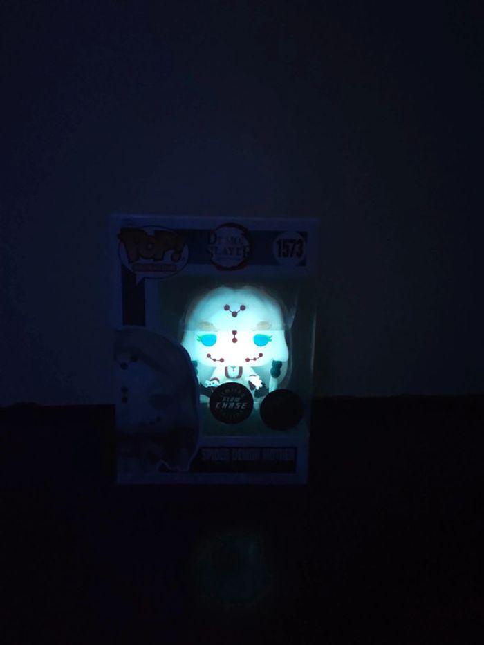 Figurine funko pop Spider demon mother 1573 glow chase - photo numéro 2