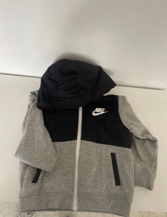 Gilet Nike 18/24 mois - photo numéro 1