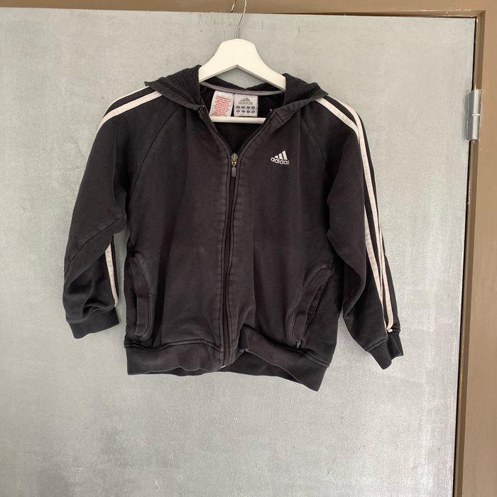 Gilet zippé avec capuche Adidas noir et blanc  taille 10 ans