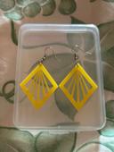 belles boucles d’oreilles pendantes triangle jaune fantaisie, jamais porté, Yesstyle