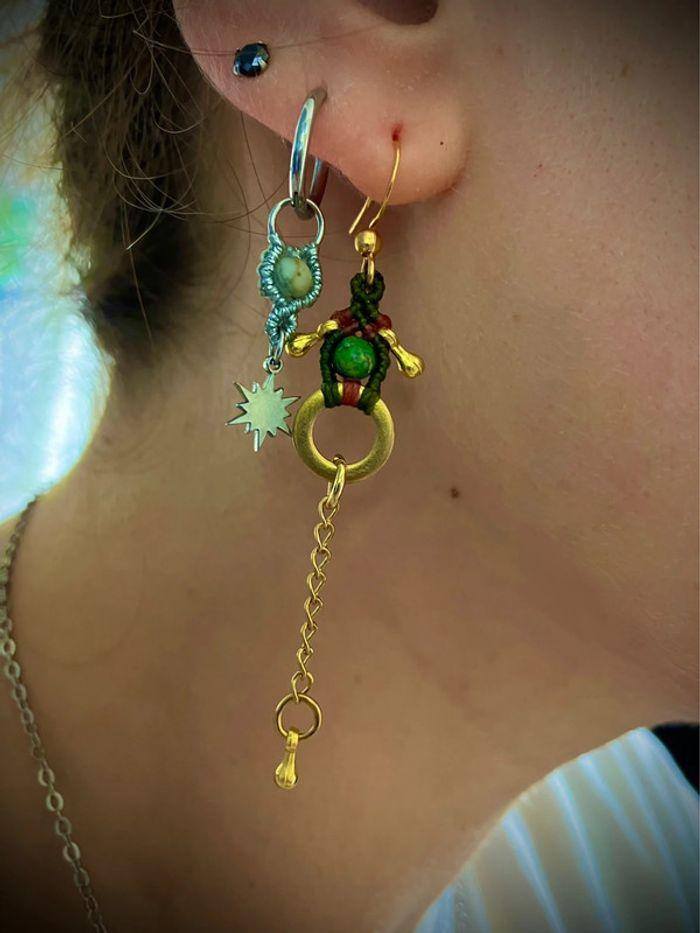 Boucles d’oreilles pendantes chaînes en macramé avec pierres d’Unakite - photo numéro 4