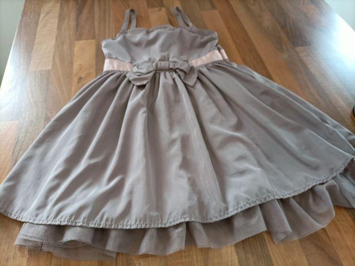 Robe taupe👗 4 ans - photo numéro 2