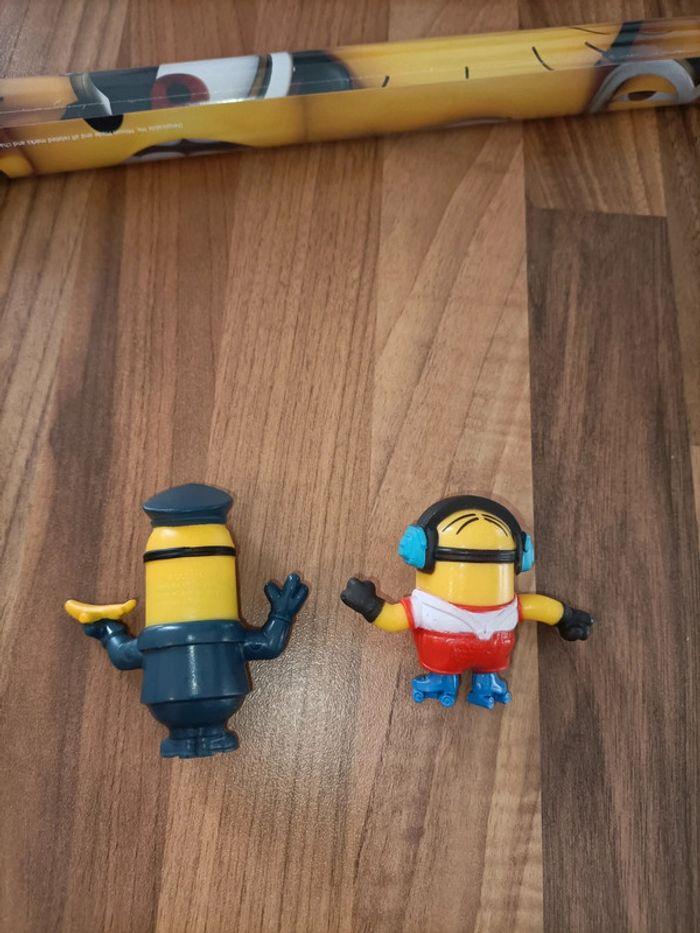 Lot poster minions et deux figurines - photo numéro 3