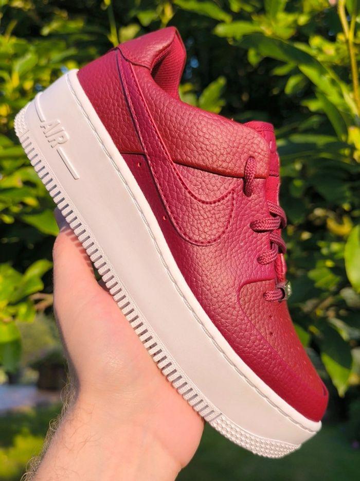 Baskets Nike air force one sage low bordeaux neuves sans boîte pointure 37 - photo numéro 1