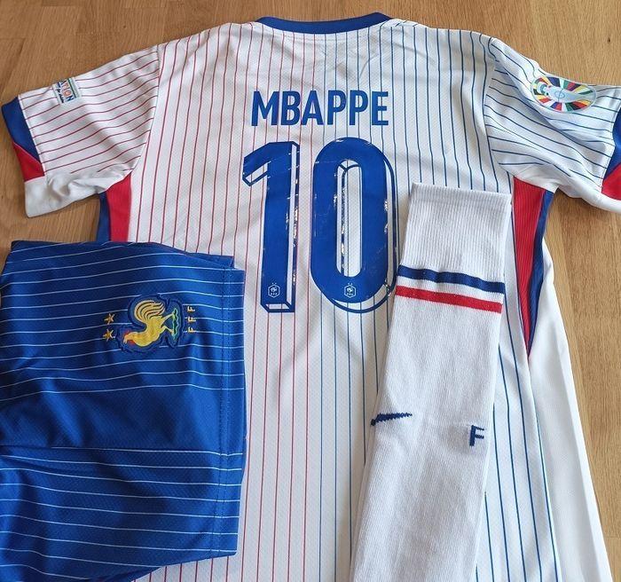 Magnifique kit Mbappé France blanc Away taille 12 modèle 2024 Euro