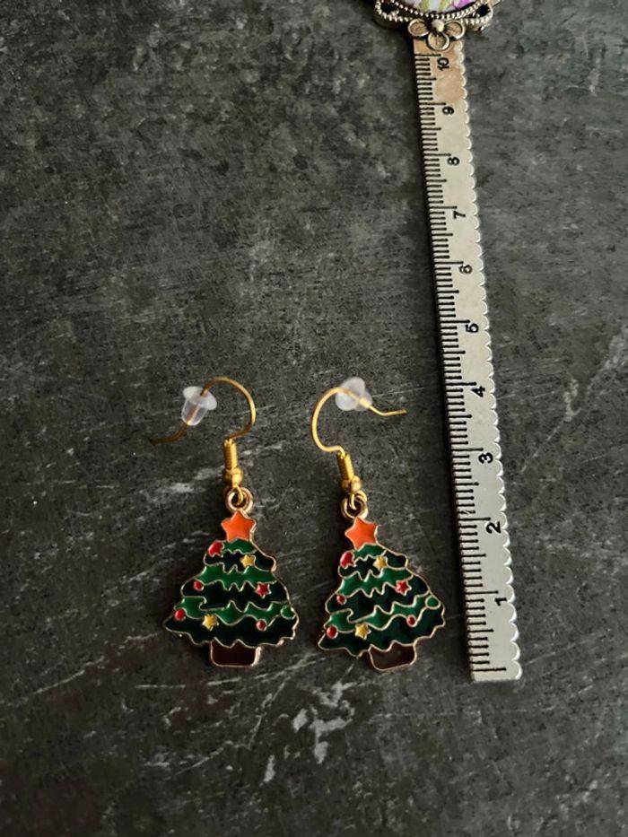 Boucles d’oreilles pendantes sapin neuves - photo numéro 1