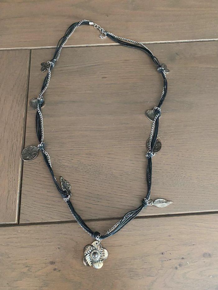 Collier noir - photo numéro 1