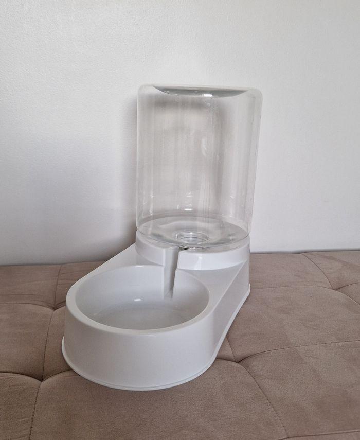 Distributeur d'eau pour chat - photo numéro 1