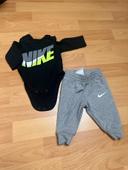 Ensemble Nike bodies et pantalon