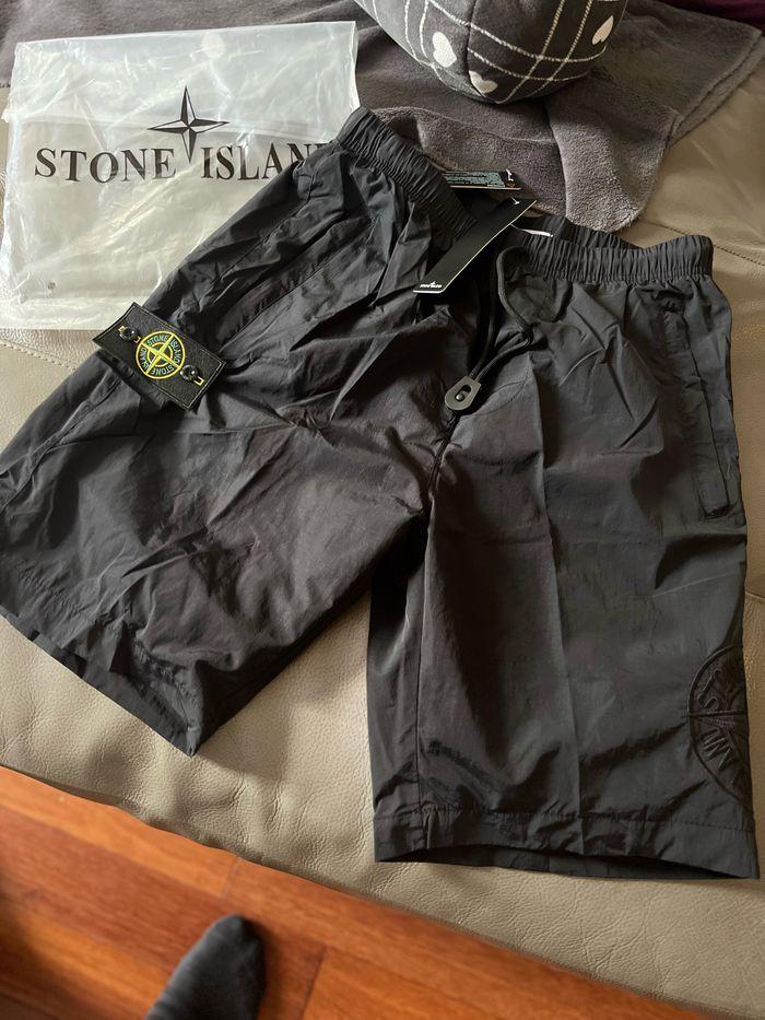 Short stone island taille M - photo numéro 1