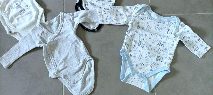 Lot de 3 pyjamas et 4 bodys - photo numéro 6