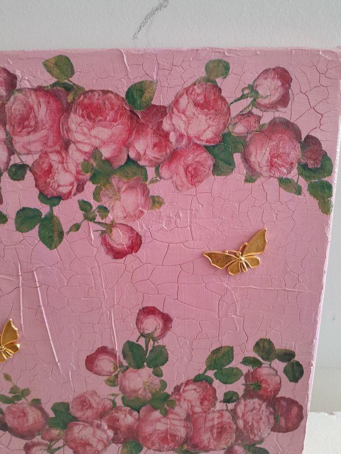 Tableau papillon rose et doré peinture effets craquelé - photo numéro 4