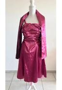 Robe dans les tons de framboise